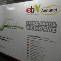 Annunci di eBay dal web alla metropolitana milanese